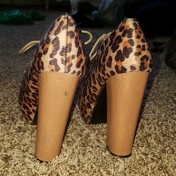 Fuzzy Leopard Platforms - Picture 3 of 4